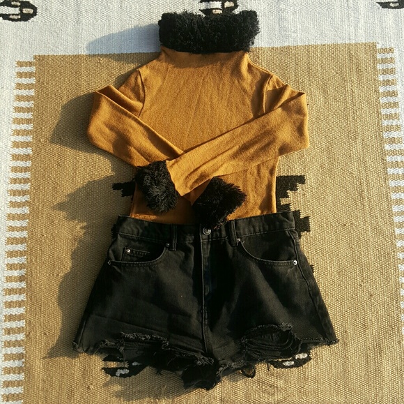 Turtle neck blouse - Picture 6 of 7